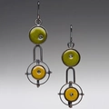 Boucles d'oreilles géométriques vintage avec émail vert olive et fini argent mat - Bague Géométrique Industriel