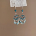 Boucles d'oreilles ethniques en coquillage avec cristaux bleus et design bohème argent - Crochet d'oreille-forme d'éventail avec strass / Argent-Bleu