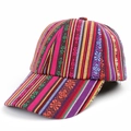 Dettaglio del cappello da baseball in stile etnico con motivi geometrici tessuti colorati - Regolabile / Jacquard Geometrico a Righe Verticali Multicolore (C#)