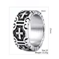 Anello vintage punk rock in acciaio inossidabile con croce a rilievo e finitura invecchiata - US 5 / Argento