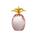 Ananas en cristal rose à facettes avec feuilles en métal doré sur fond blanc pur - Ananas Rose-Feuille de Métal Or
