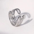 Anillo abierto geométrico plateado multicapa con líneas de metal entrelazadas - Color Acero