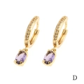 Dettaglio orecchini placcati oro 18K con gocce viola e micro-pavé di pietre lucide - Ovale Viola