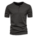 Detailansicht eines dunkelgrauen Henley-T-Shirts mit drei Knöpfen und Rippstruktur - 4XL / Dunkelgrau
