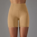 Détail du short de yoga taille haute avec texture nid d'abeille sans couture en beige - Jaune Terre