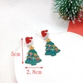 Detailansicht der handgefertigten Weihnachtsbaum-Ohrringe mit Maßen 5 cm x 2,8 cm - Weihnachtsmütze Baum
