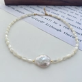 Collana di perle d'acqua dolce barocche con perle irregolari e chiusura in metallo dorato - Collana con Perle Barocche e Conchiglia Troca