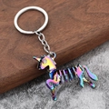 Regenbogenfarbener Einhorn-Skelett-Schlüsselanhänger aus Metall mit funkelndem Kristall - Chamäleon Einhorn Skelett