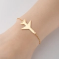 Elegante pulsera de acero inoxidable dorado con un colgante de avión minimalista en cadena fina - Dorado