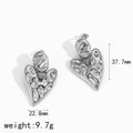 Pendientes de corazón en acero inoxidable con textura de lava plateada y dimensiones - Estilo de Corazón Arrugado Irregular Plateado (TE60202-S)