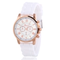 Genfer Damenquarzuhr mit Roségoldgehäuse und weißem Silikonarmband auf weißem Hintergrund - Weiß