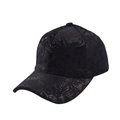 Dettaglio del cappello da baseball nero con trama a foglie color bronzo e finitura satin - Nero - Motivo a Foglia