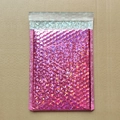 Holographic pink bubble mailer with self-adhesive seal and iridescent finish - 18*23+4cm / Pink Laser