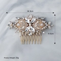 Dettaglio del pettine da sposa con design floreale in strass vintage e perle - Oro