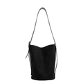Sac seau noir minimaliste avec finition mate et bandoulière en cuir réglable - Noir