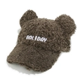 Detalle de gorra de béisbol de forro polar marrón con orejas de oso y bordado HOLIDAY - M (56-58cm) / café
