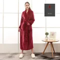 Peignoir long en flanelle bordeaux pour femme avec col châle en peluche et ceinture assortie - M / Pour Femmes / Bordeaux