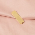 Dettaglio di un connettore rettangolare in acciaio inossidabile dorato per gioielli - Oro Lungo (35mm*10mm)