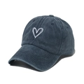 Vintage gewaschene marineblaue Baseballkappe mit Herzstickerei und gebogenem Schirm - Marineblau
