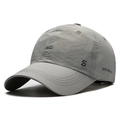Gorra deportiva gris ligera de secado rápido con logotipo para correr al aire libre - Ajustable / Gris claro
