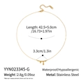 Dettaglio della collana con ciondolo a goccia irregolare con dimensioni su sfondo bianco - Oro (YYN023345-G)