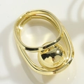 Detail eines goldenen Rings mit überlappenden Ovalen und polierter Metallkugel - Geometrischer Ring Große Kugel