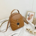 Mini sac à dos marron en cuir PU matelassé avec pendentif chat et poignée supérieure - Marron