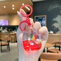 Aardbeien ijsje sleutelhanger met vloeibare glitters en beer bedeltje voor tassen - FruitiJs-Rood
