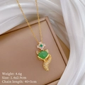 Dettagli della collana volpe con zircone verde, catena 40+5cm e peso di 4,6g ben evidenziati - Stile Ciondolo Volpe (F253 Catena in Acciaio al Titanio Ciondolo in Rame Micro-pavé)