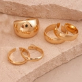 Set de 5 anillos geométricos dorados con diseño abierto ajustable y acabado brillante liso - Set de 5 piezas / Dorado
