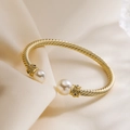 Lussuoso bracciale rigido a spirale placcato oro con perle bianche e accenti di zircone nero - 31864 Oro con pietre nere