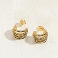 Boucles d'oreilles C à trois couches dorées avec zircons bleu foncé sertis - Zircone Bleu Saphir