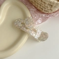 Detailed macro view of a tulip-shaped acetate hair clip with pearlescent mosaic patterns - Beige Pink Blue - Lily Style