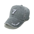 Detailansicht der grauen Distressed-Baseballkappe mit Nummer 7 Patch und Lucky numbers Stickerei - M(56-58cm) / Grau