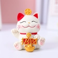 Statuetta gatto della fortuna bianco in ceramica con lingotto d'oro e collare rosso - Gatto portafortuna ricchezza (8161)