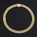 Dettaglio della collana a catena cubana dorata con diamanti pavé su pelle nera - Collana 18 pollici (45cm) / Oro