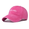 Détail de la casquette en coton délavé rose fuchsia avec broderie DOGS > PEOPLE - Réglable / Rose Rouge