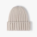 Gorro de punto grueso para mujer en color beige avena con diseño clásico de canalé - Talla única / Beige (24B029)