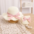 Détails d'un ensemble chapeau de paille et sac enfant avec nœuds roses et dentelle - Ensemble Chapeau + Sac Blanc Crème