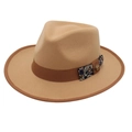 Elegante cappello fedora in lana cammello con tesa larga, nastro paisley e fibbia retrò - Taglia unica / Cammello