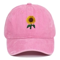 Detalle de gorra rosa de algodón lavado con bordado de girasol de colores vibrantes - Ajustable / Rosa