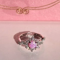 Anello a fiore in opale rosa con halo di zirconi e fascia d'argento regolabile su scatola - Anello Sunburst Argento