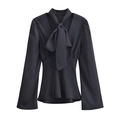 Elegante zwarte blouse met lange mouwen, V-hals strikdetail en zijdeachtige satijnen finish - XS / Zwart