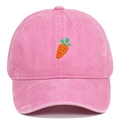 Casquette de baseball en coton rose délavé avec motif carotte brodé sur fond blanc - Réglable / Rose