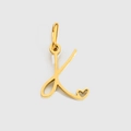 Pendentif lettre K doré poli avec détail cœur sur breloque minimaliste en acier - Lettre K