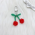 Portachiavi a ciliegia fatto a mano con perle di cristallo rosse su peluche bianco - Tipo B-Ciliegia Rossa