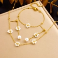 Goldenes Schmuckset mit Perlenblumen bestehend aus Halskette Armband und Ohrhängern - Perlen Blumen Schmuck Dreiteiliges Set (N3123 B1513 E6177)