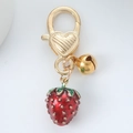 Porte-clés fraise rouge créatif avec clochette dorée et fermoir mousqueton en cœur - Fraise 3D