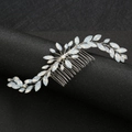 Dettaglio macro del pettine da sposa con gemme marquise e trama in filo d'argento - Opale