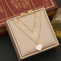 Détail de parure collier double cœur doré et boucles d'oreilles avec cristaux clairs - 7# Cœur